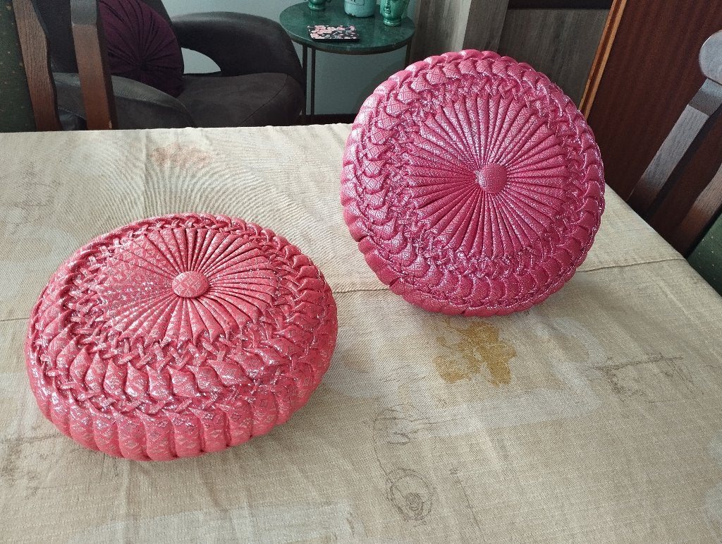 Kussens Thaise zijde rond,   2x, Ophalen, Zo goed als nieuw, Massagestoel of Kussen