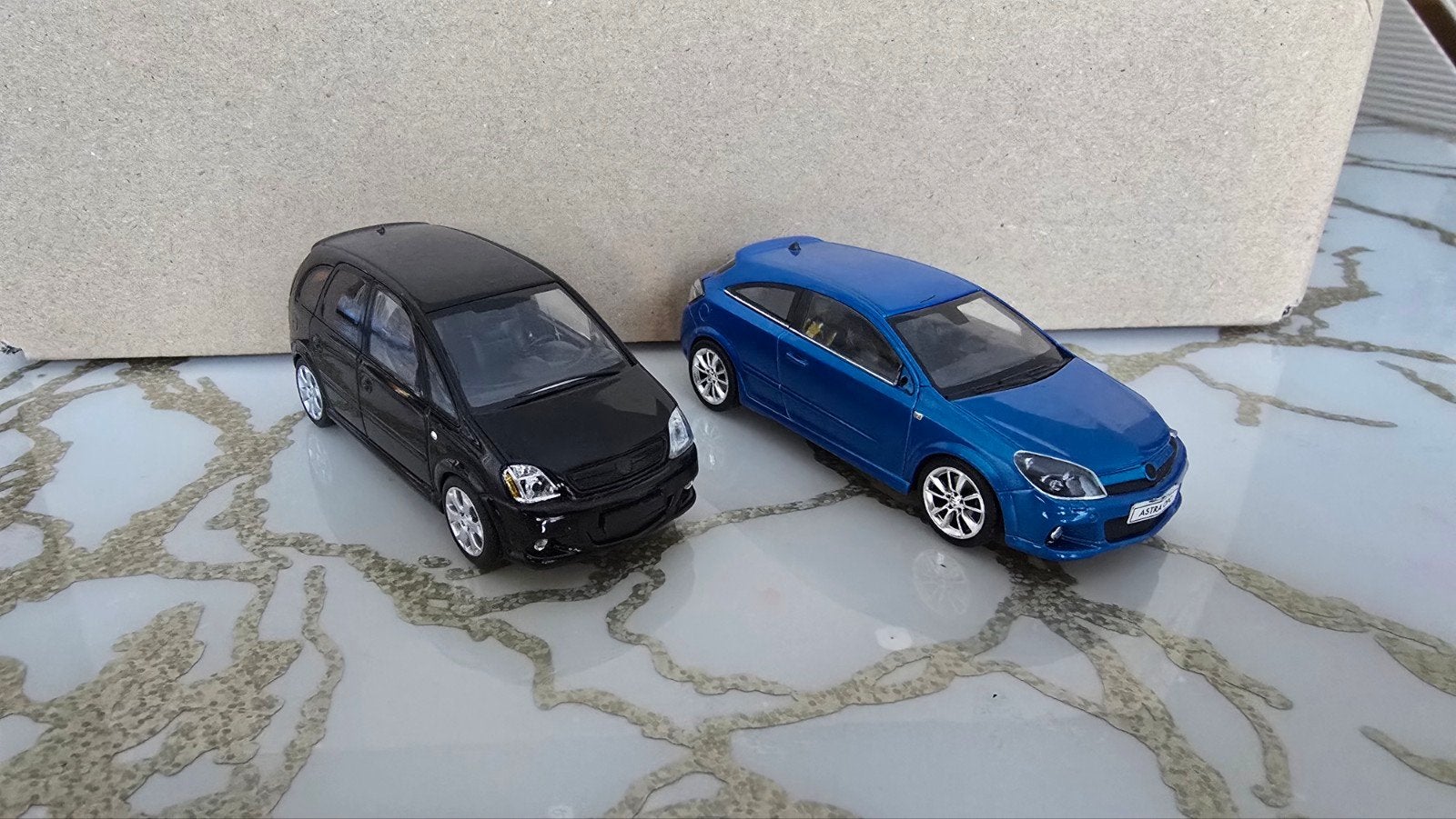 Minichamps Opel Meriva OPC en Astra OPC 1/43 - Beschadigd, Ophalen of Verzenden, Gebruikt, Auto, MiniChamps