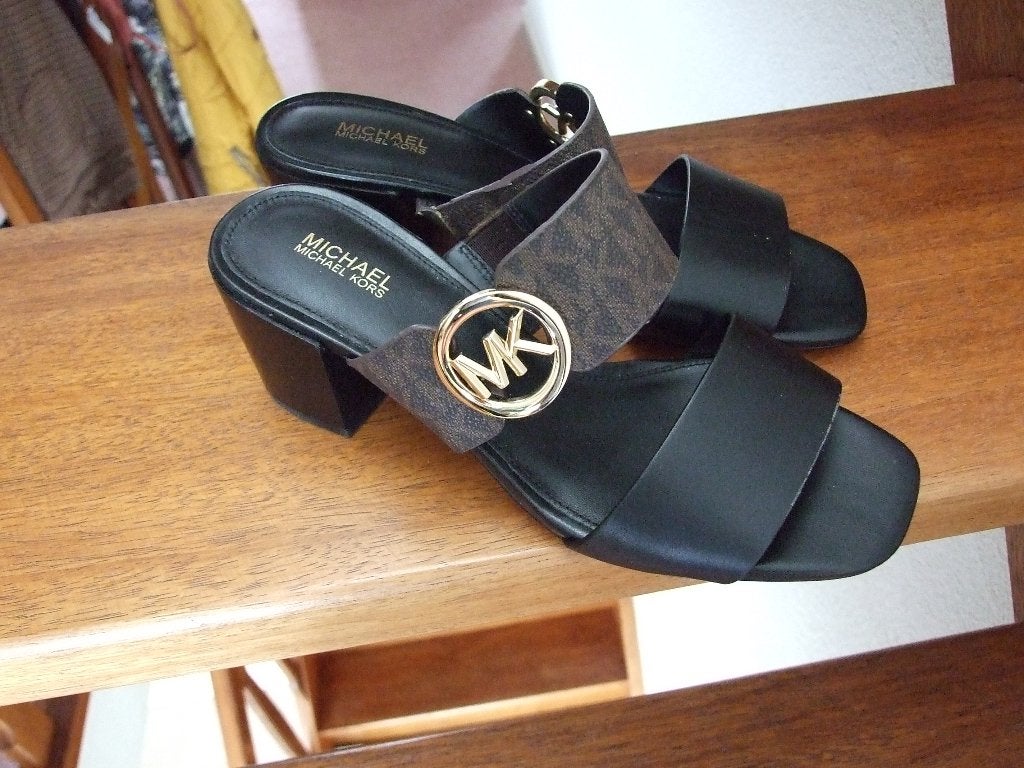 Michael Kors nieuwe zwart/bruine slippers op hak 36, Michael Kors, Zwart, Nieuw, Sandalen of Muiltjes