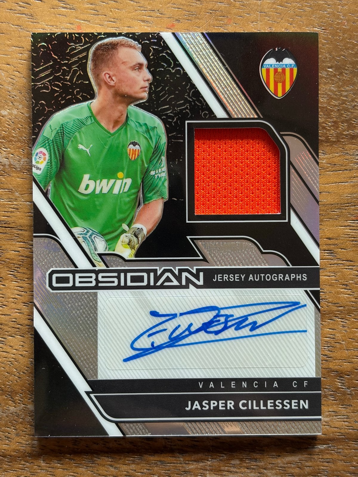 Jasper Cillessen gesigneerde kaart met stukje shirt, Ophalen of Verzenden, Zo goed als nieuw, Buitenlandse clubs, Spelerskaart
