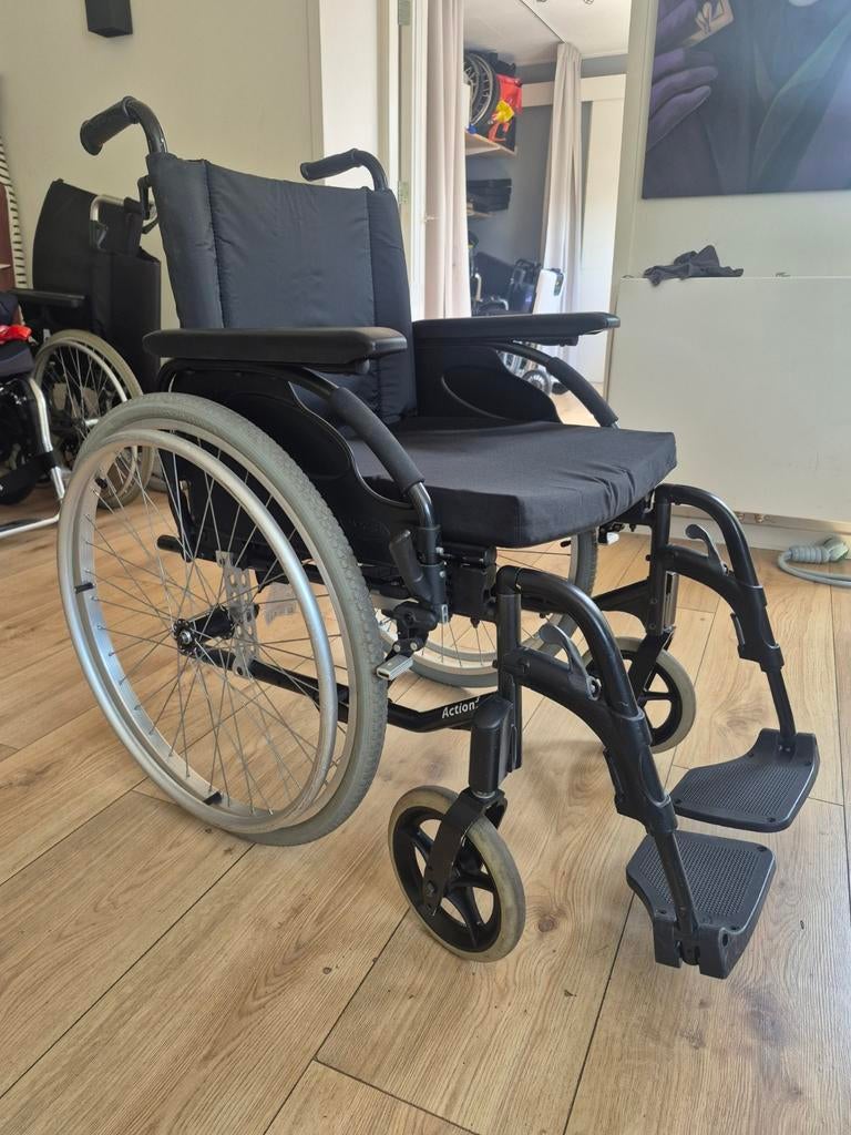 Invacare actoin 3 lichtgewicht vouwrolstoel, Ophalen of Verzenden, Zo goed als nieuw, Duwrolstoel
