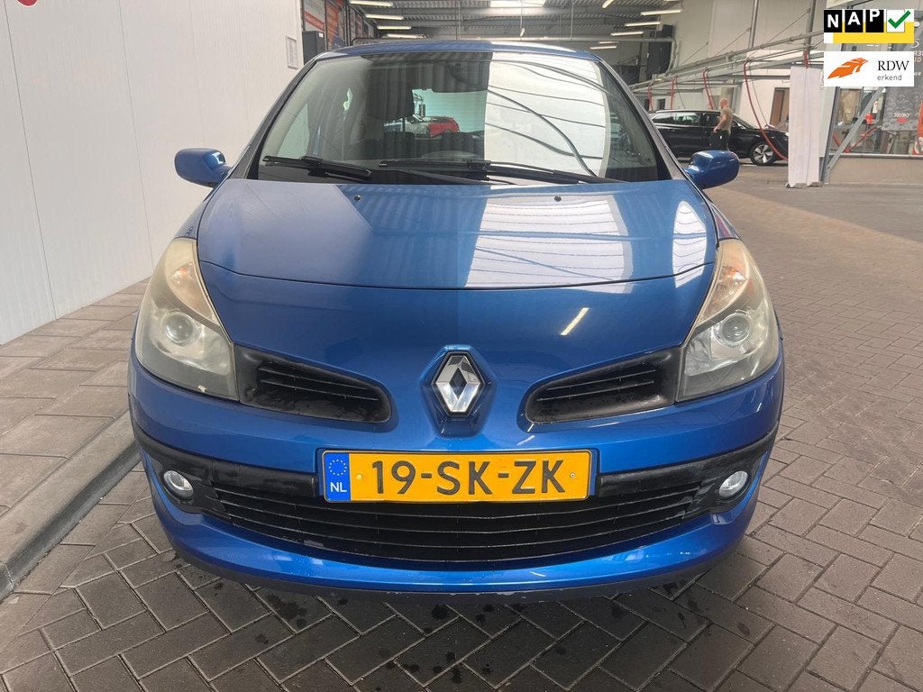 Renault Clio 1.4-16V Dynamique Luxe, Voorwielaandrijving, Gebruikt, Zwart, 4 cilinders