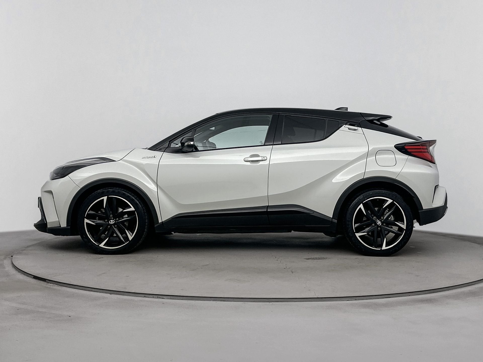 Toyota C-HR 1.8 Hybrid GR-Sport | JBL-Audio | Navigatie |, 12 maanden, 4 cilinders, Leder en Stof, Bedrijf