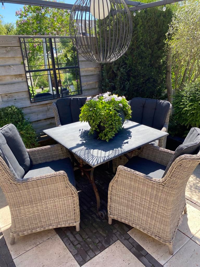 Stijlvolle tuinset met 4 stoelen en gietijzeren tafel, Tuin en Terras, Ophalen, 4 zitplaatsen, Gebruikt, Eettafel