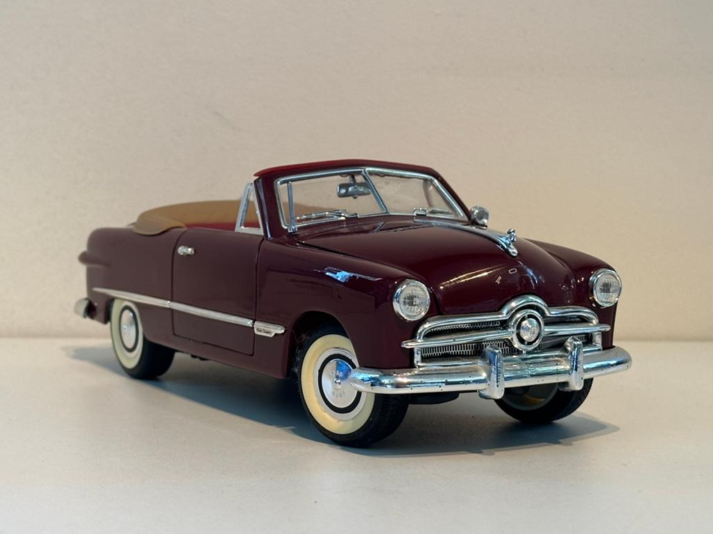 Ford 1949 Cabriolet | Mira | schaal 1:18 | Nieuwstaat!, Ophalen of Verzenden, Zo goed als nieuw