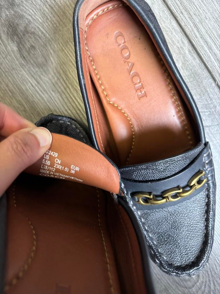 Coach instappers blauw 36 met goudkleurige details, Kleding | Dames, Schoenen, Blauw, Ophalen of Verzenden, Zo goed als nieuw