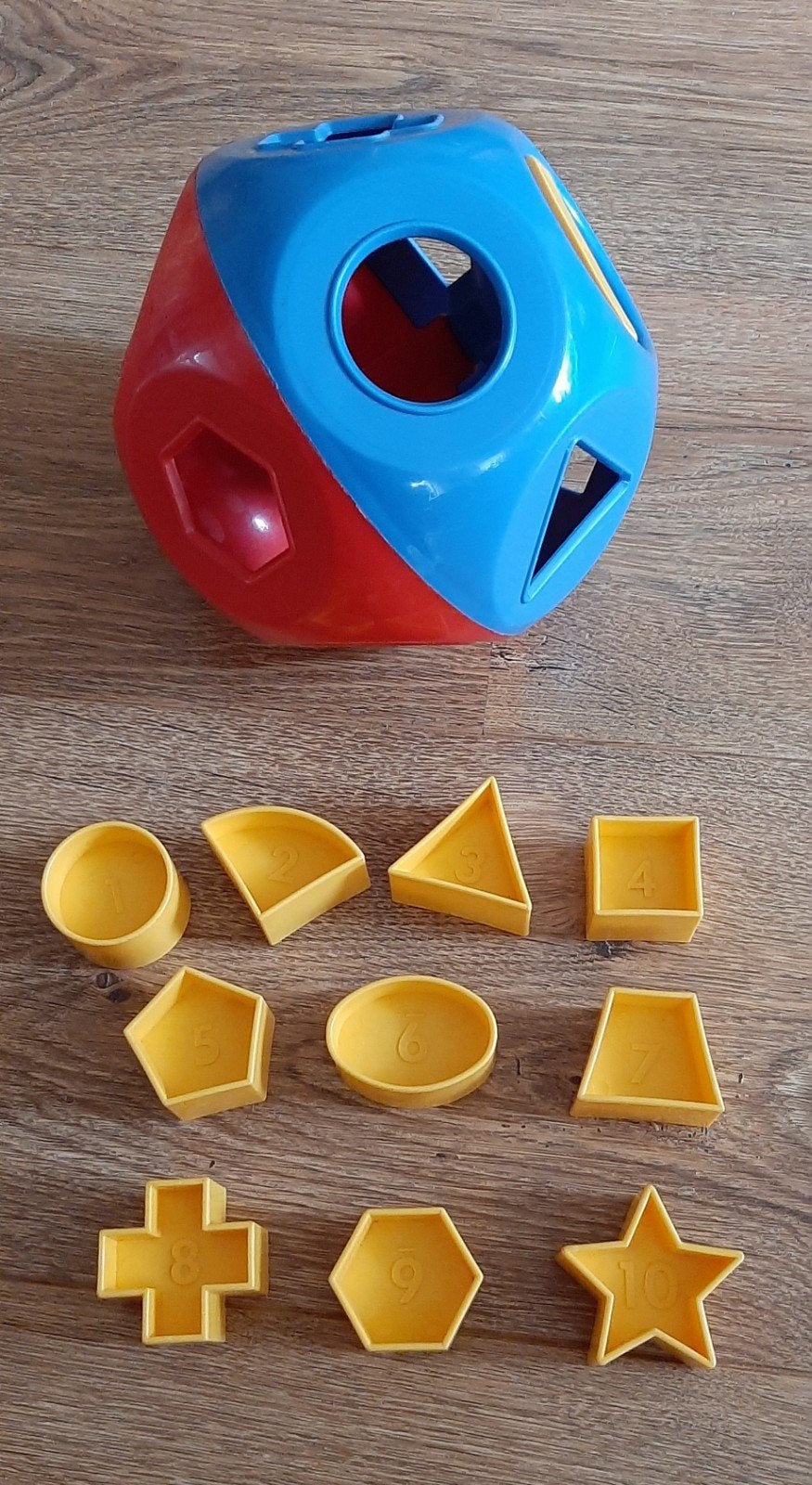 Hollebol Tupperware,blauw/rood,met 10 gele vormpjes,gebruikt, Ophalen of Verzenden, Gebruikt, Overige typen