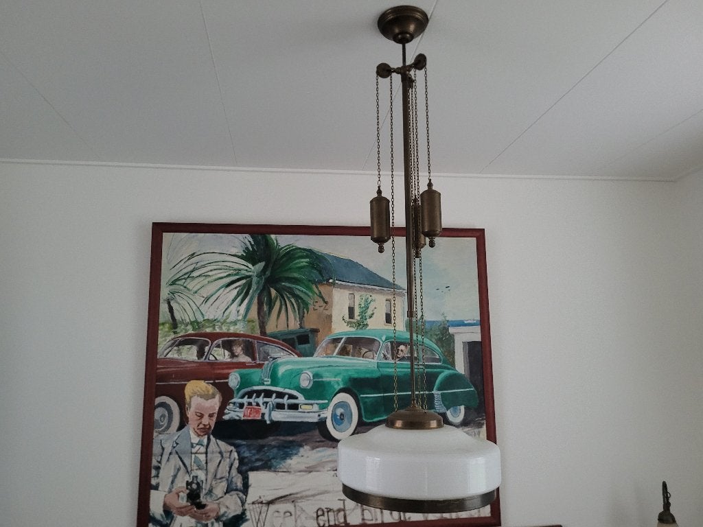 Vintage hanglamp met opaalglas en messing details