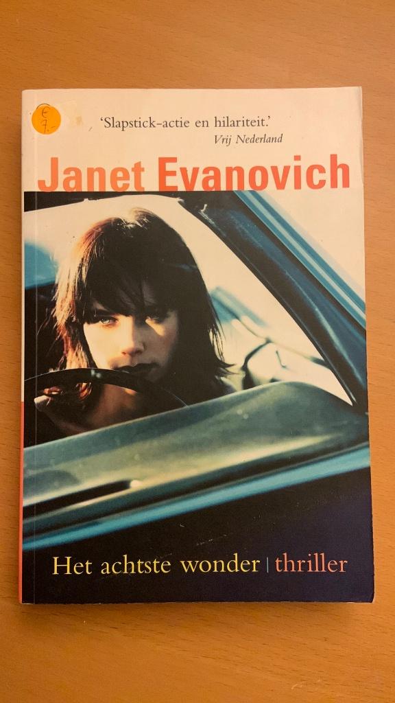 Het achtste wonder - Janet Evanovich, Boeken, Thrillers, Ophalen of Verzenden, Gelezen