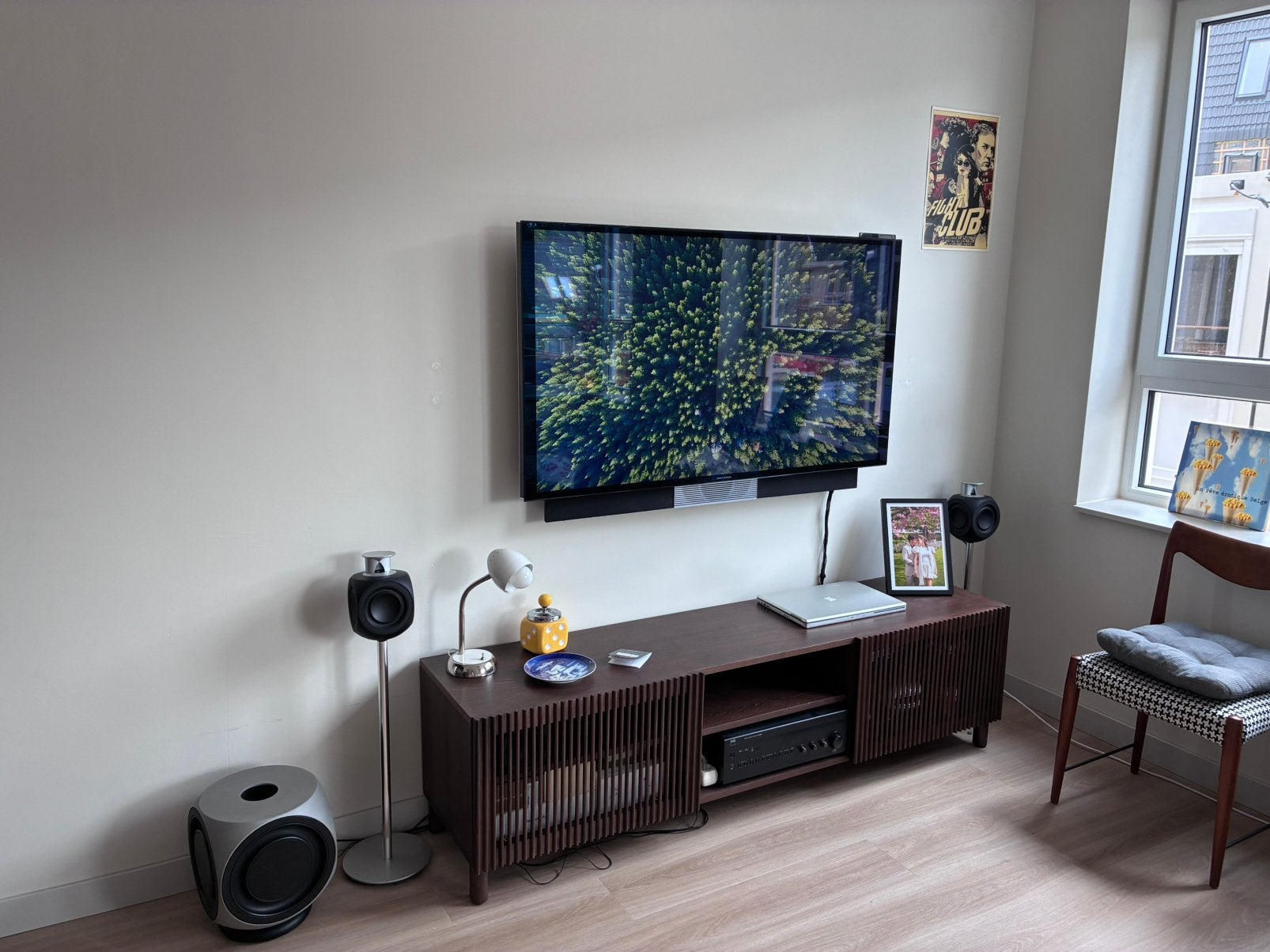 B&O Avant 55 4K TV met muurbeugel en BeoRemote 1, Gebruikt, 50 Hz, 100 cm of meer, 4k (UHD)