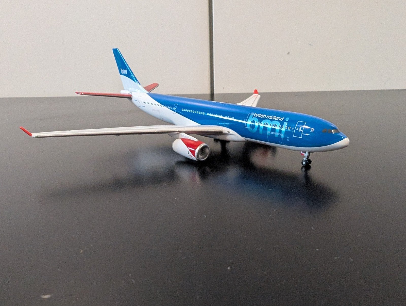 GeminiJets BMI Airbus A330-200 1:400 Vliegtuigmodel, Ophalen of Verzenden, Gebruikt, Schaalmodel