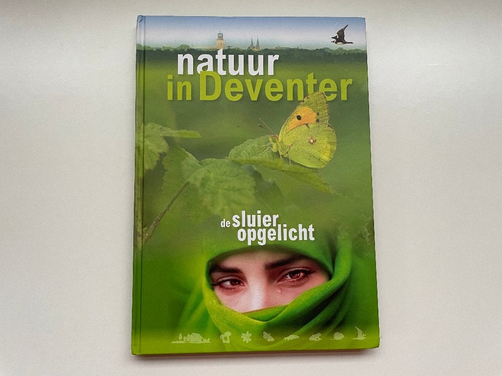 D142 De natuur in Deventer. De Sluier opgelicht, Ophalen of Verzenden, Zo goed als nieuw, Natuur algemeen