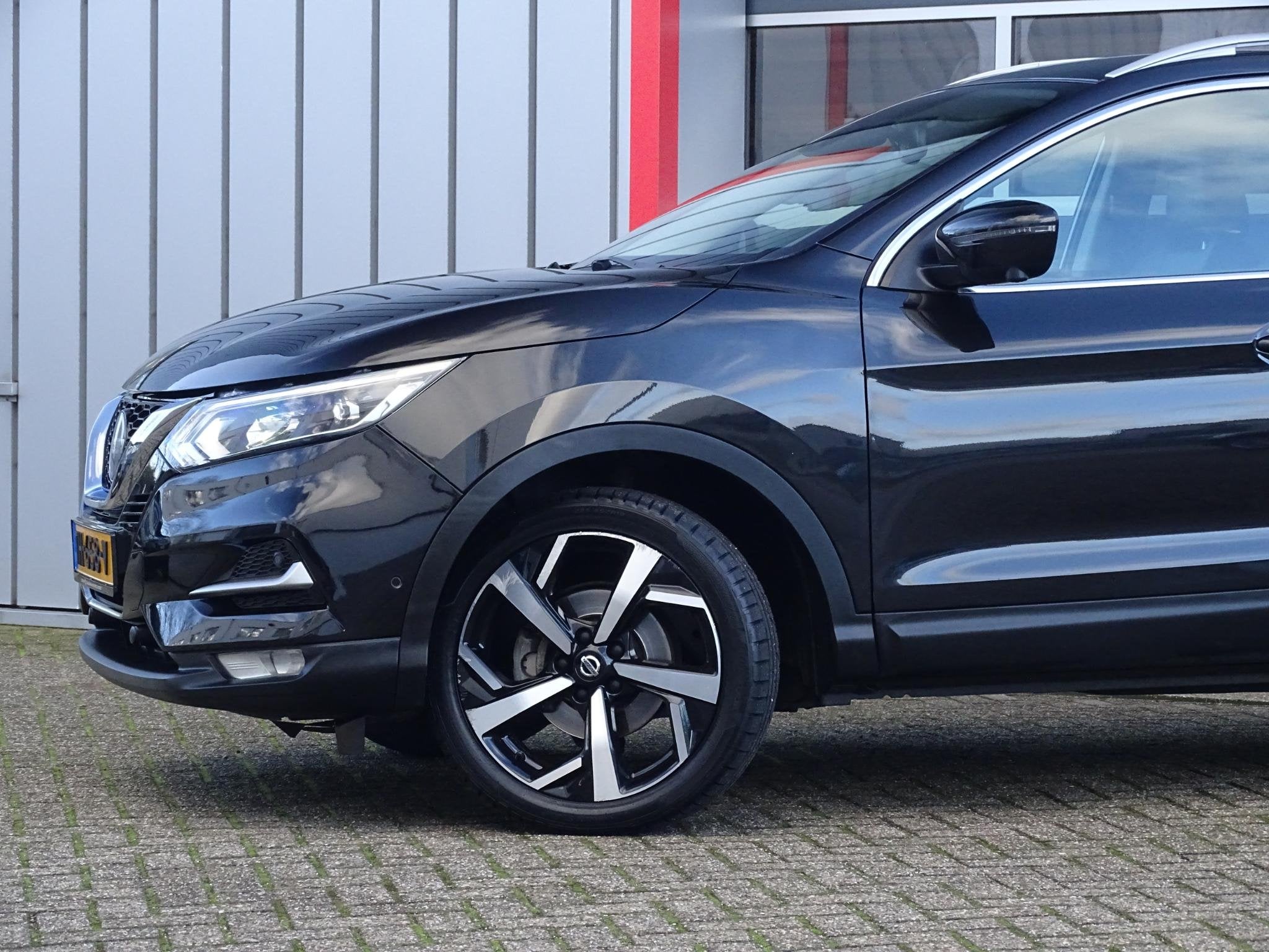 Nissan Qashqai 1.2 Tekna | Parkeer sensoren | Lane Assist |, Auto's, Gebruikt, 4 cilinders, Zwart, Origineel Nederlands