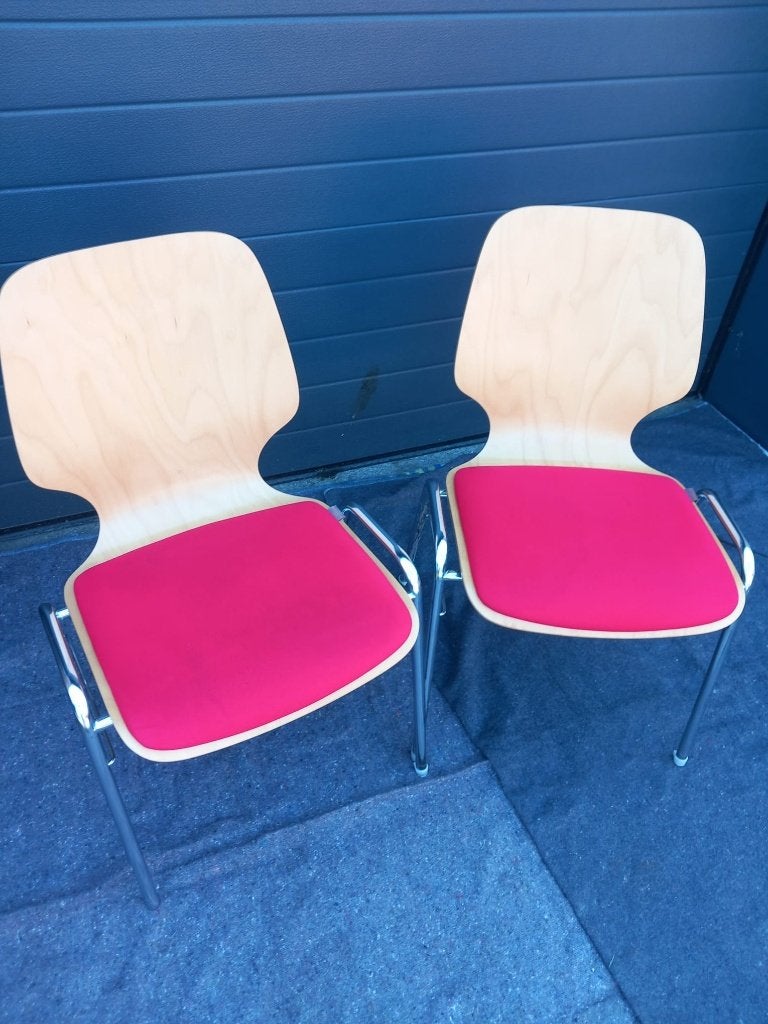 2 stapel stoelen