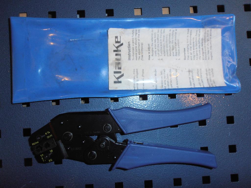 Nieuwe Klauke coax krimptang RG58 + 59 + 62 + 71., Doe-het-zelf en Verbouw, Gereedschap | Handgereedschap, Ophalen of Verzenden