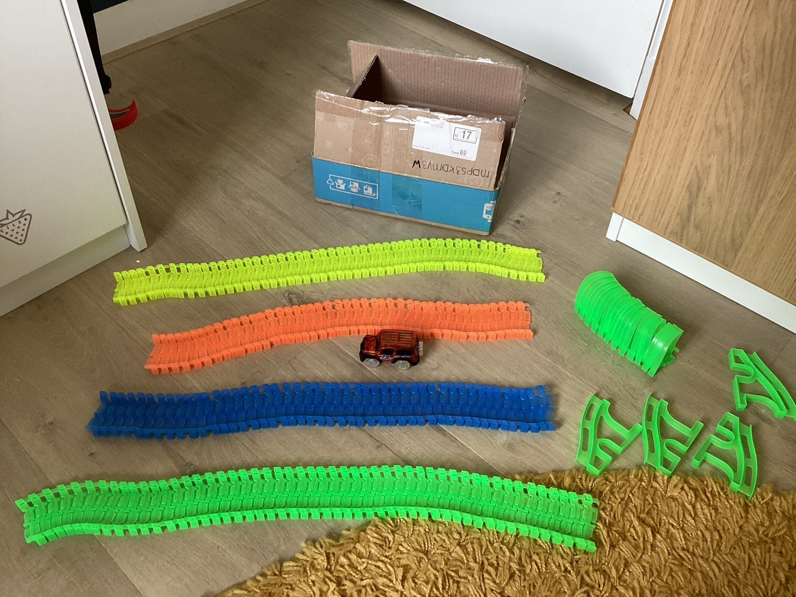 Mini smoby - Glow in the Dark Racebaan met Lichtgevende Auto, Kinderen en Baby's, Speelgoed | Racebanen, Overige merken, Racebaan
