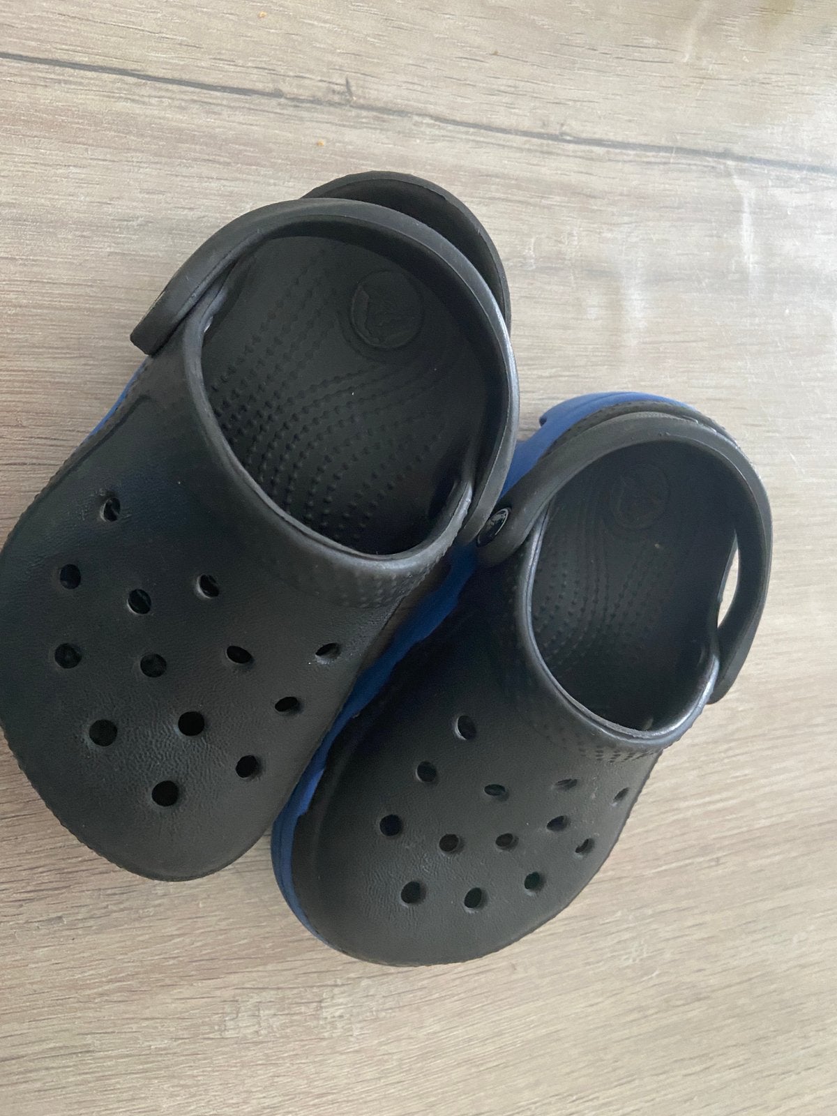 Originele Crocs kinderschoenen in maat 22-23, Ophalen of Verzenden, Zo goed als nieuw, Jongetje of Meisje, Schoentjes