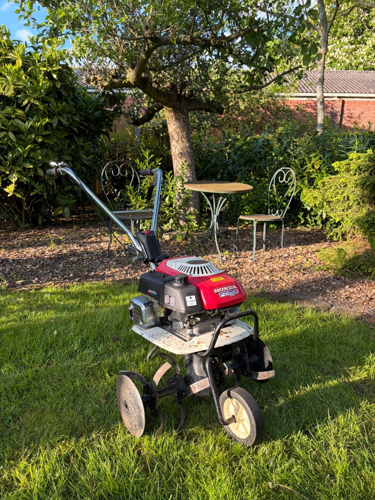 Te huur! Honda FG205 tuinfrees/grondfrees Machineverhuur!, Doe-het-zelf en Verbouw, Gereedschap | Freesmachines, Gebruikt, Benzine