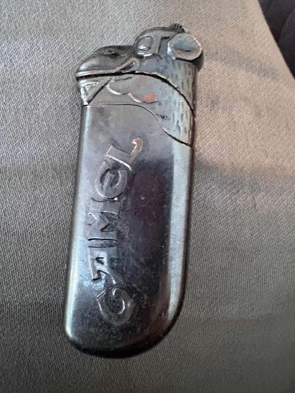 Vintage Camel gasaansteker met reliëf logo, Ophalen of Verzenden, Gebruikt, Aansteker