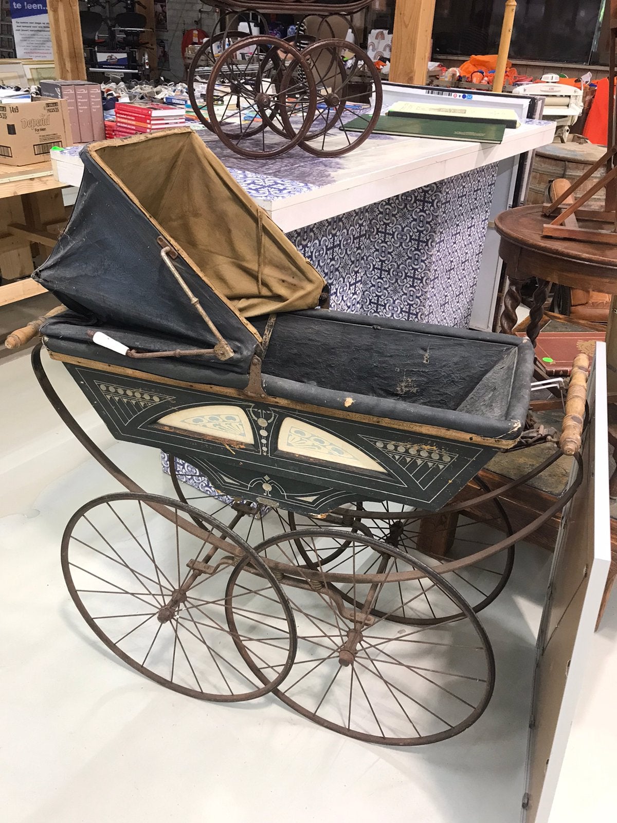 Antieke kinderwagen, Antiek en Kunst, Antiek | Overige Antiek, Ophalen of Verzenden