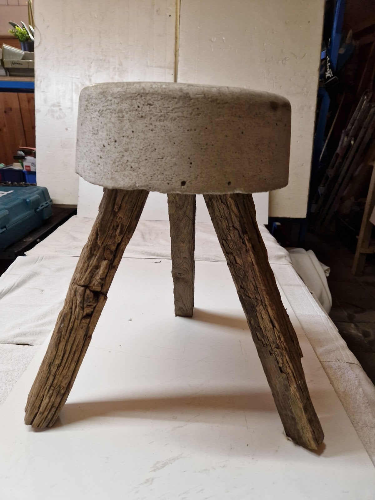 melk kruk van beton, Huis en Inrichting, Krukjes, Ophalen, Hout