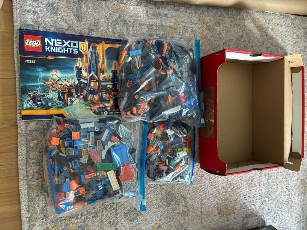 LEGO Nexo Knights 70357 Knighton Castle, Overige thema's, Lego, Ophalen of Verzenden, Zo goed als nieuw