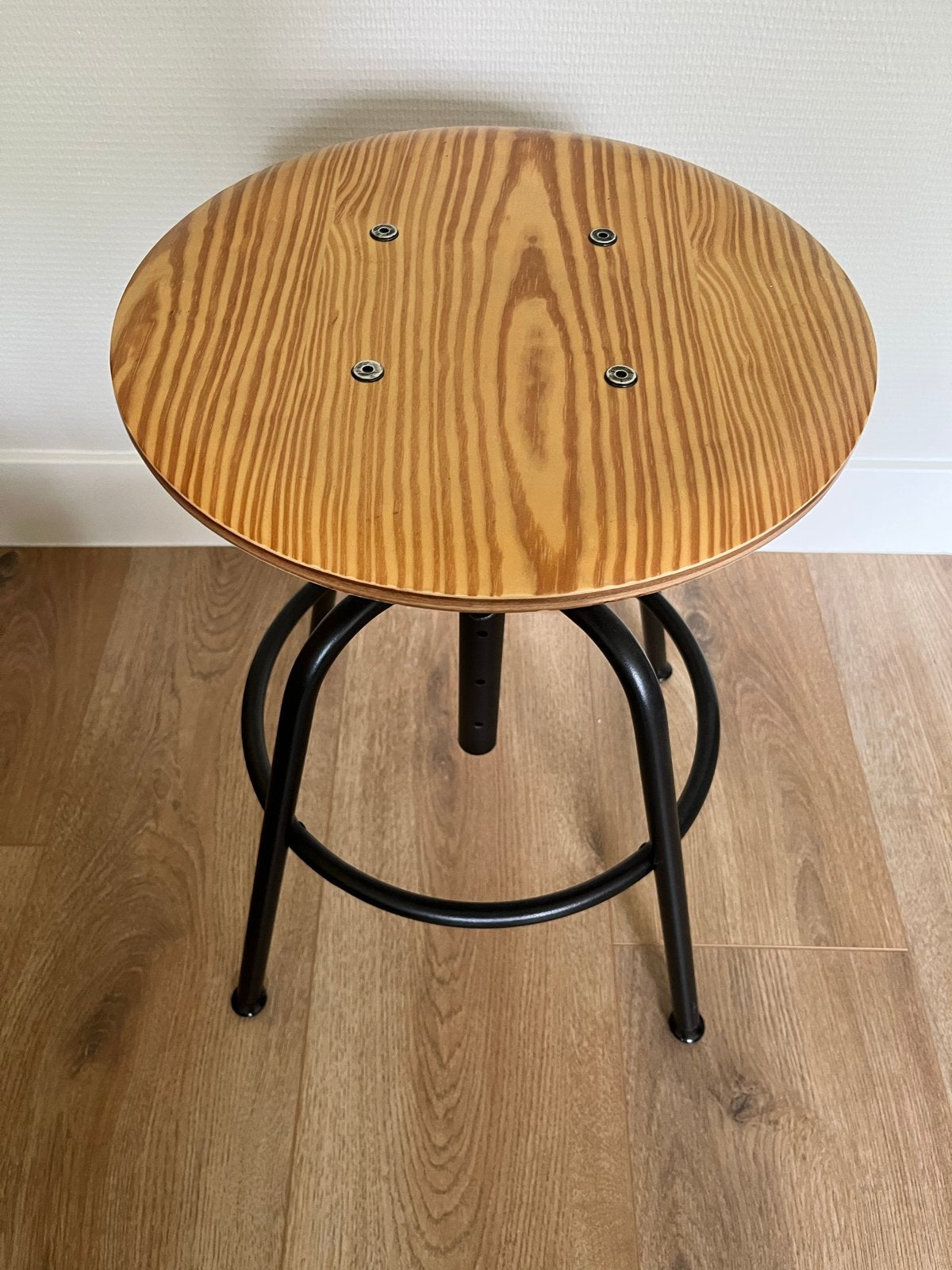 IKEA krukje, in hoogte verstelbaar, 35 cm diameter, Huis en Inrichting, Krukjes, Ophalen, In hoogte verstelbaar, Gebruikt, Hout