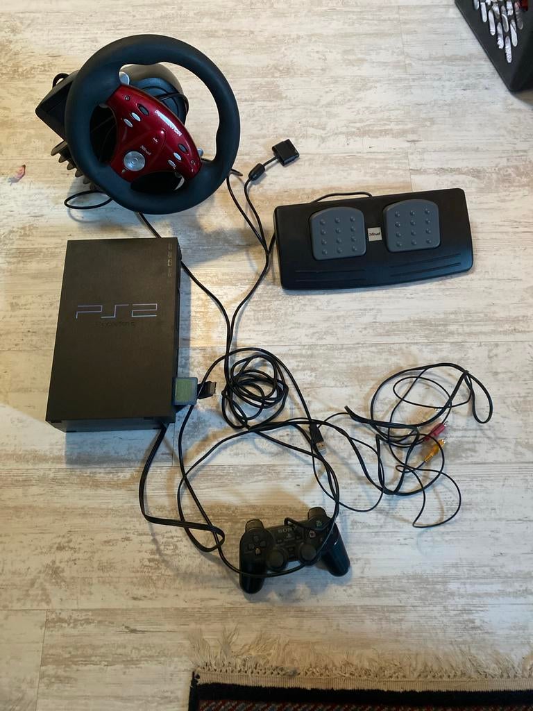 PS2 Slim met controller, racestuur en pedalen, Spelcomputers en Games, Gebruikt, Zwart, Ophalen of Verzenden, Met 1 controller