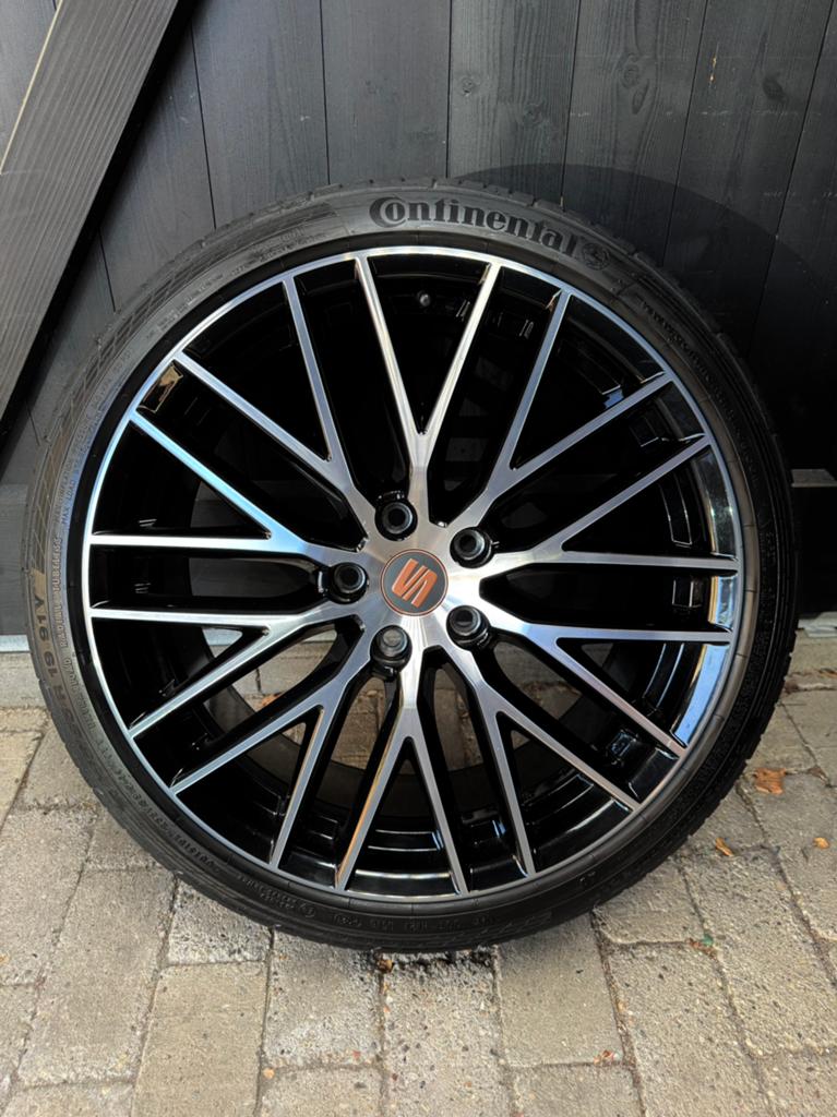 SEAT Cupra FR 19 inch Continental zwart gepolijst zomerset, Auto-onderdelen, Banden en Velgen, 19 inch, Banden en Velgen, Ophalen of Verzenden