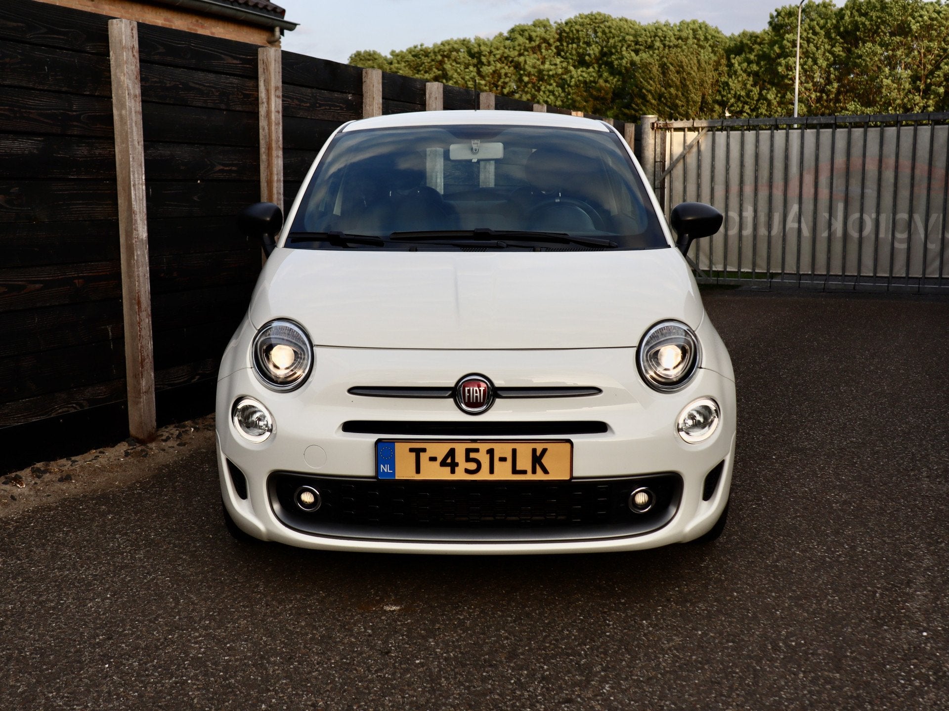 Fiat 500 1.0 Hybrid Sport Carplay, groot scherm (bj 2021), Auto's, Fiat, 4 stoelen, Leder en Stof, Wit, Bedrijf