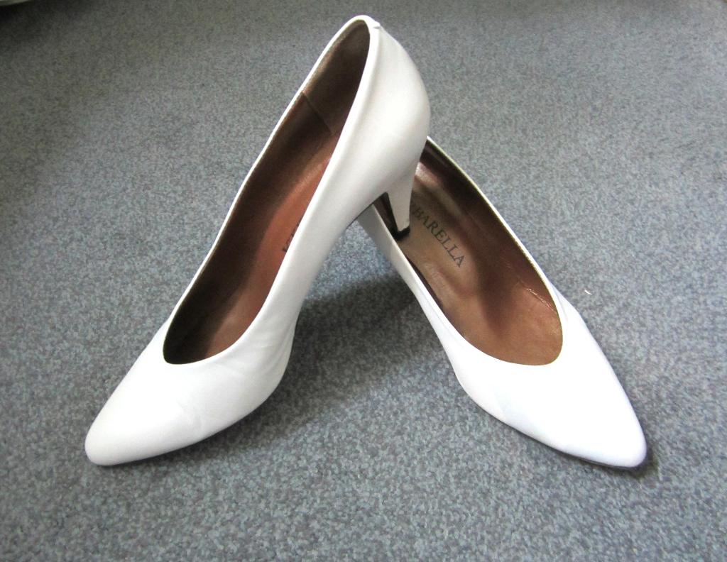 bruidsschoenen parelmoer wit maat 38,5 , leer, Ophalen, Zo goed als nieuw, Wit, Pumps