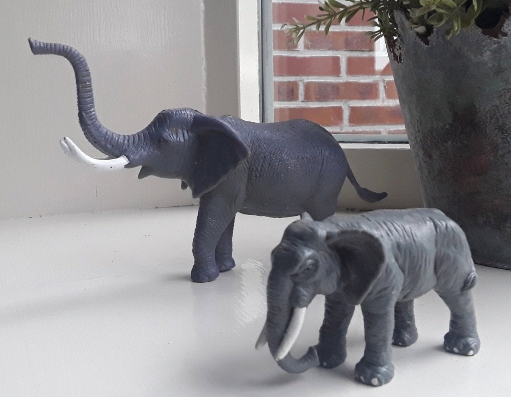 2x olifant - olifanten - speelgoeddieren - speelgoed dieren, Ophalen of Verzenden, Gebruikt, Jongen of Meisje