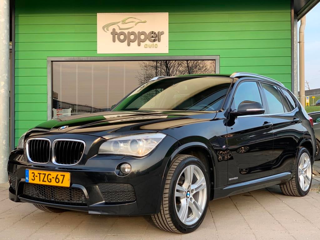BMW X1 SDrive20i High Executive M Sport|1e Eigenaar!|Vol Opt, Auto's, Euro 6, 4 cilinders, Zwart, 184 pk