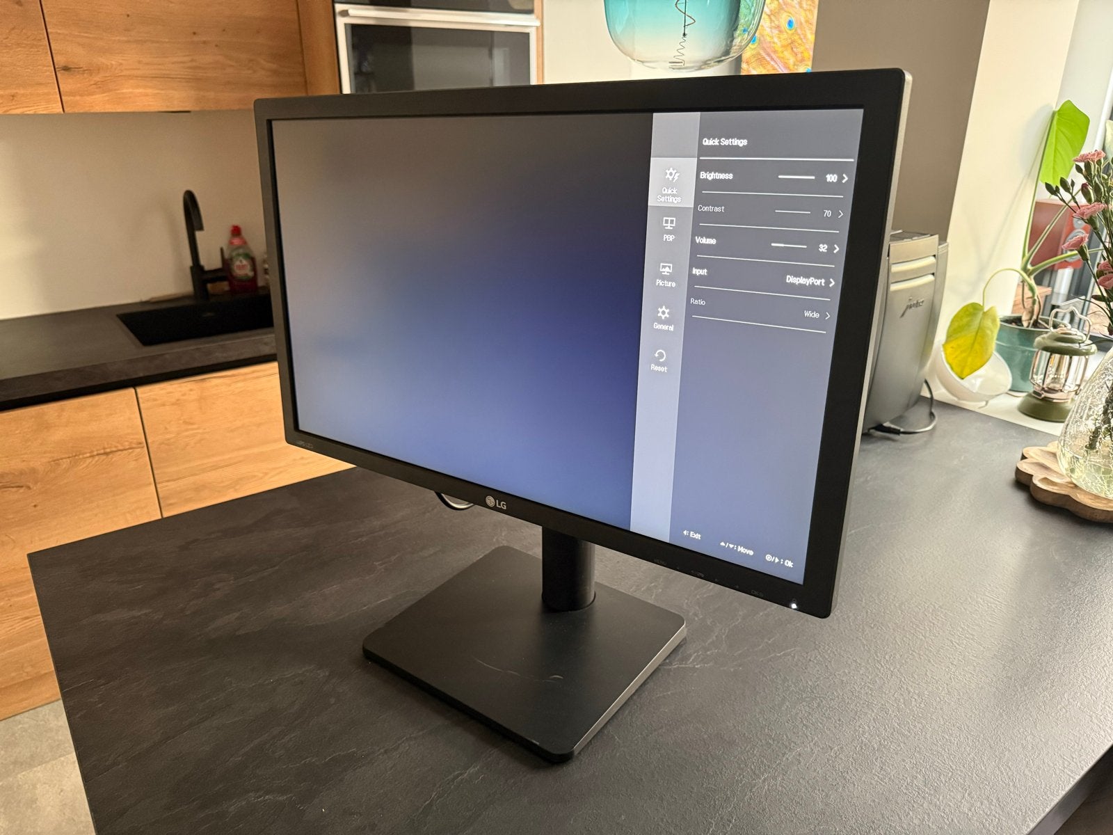 LG 27MU67-B 4K 27 inch IPS Monitor, Computers en Software, Monitoren, Gebruikt, IPS, In hoogte verstelbaar, Ultra HD (4K)