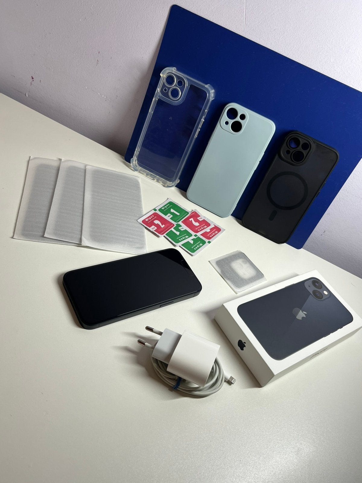 IPHONE 13 NIEUW 128 GB MET ACCESSOIRES
