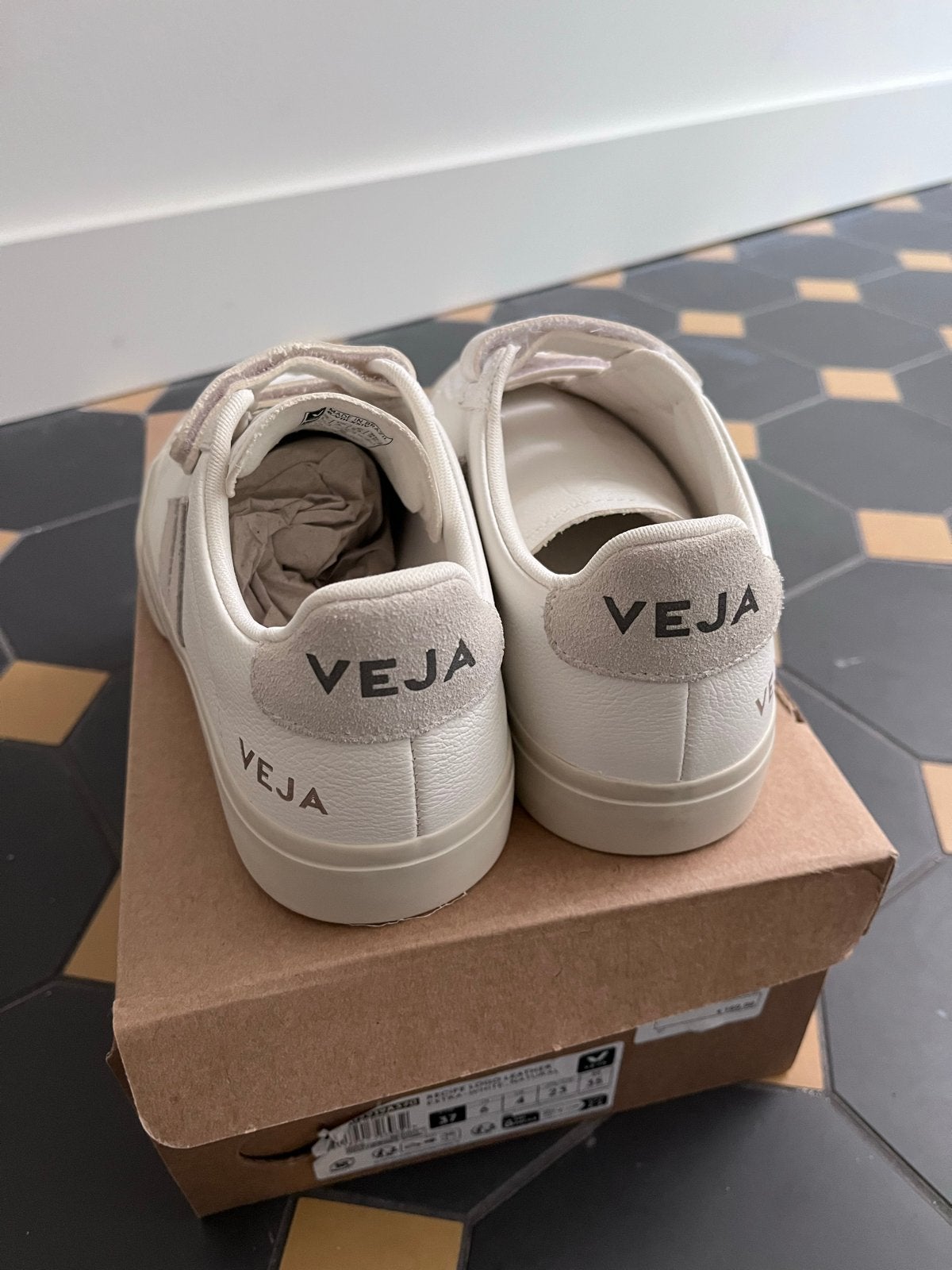 VEJA sneaker klittenband wit, maat 37, Ophalen of Verzenden, Nieuw, Wit, Sneakers of Gympen