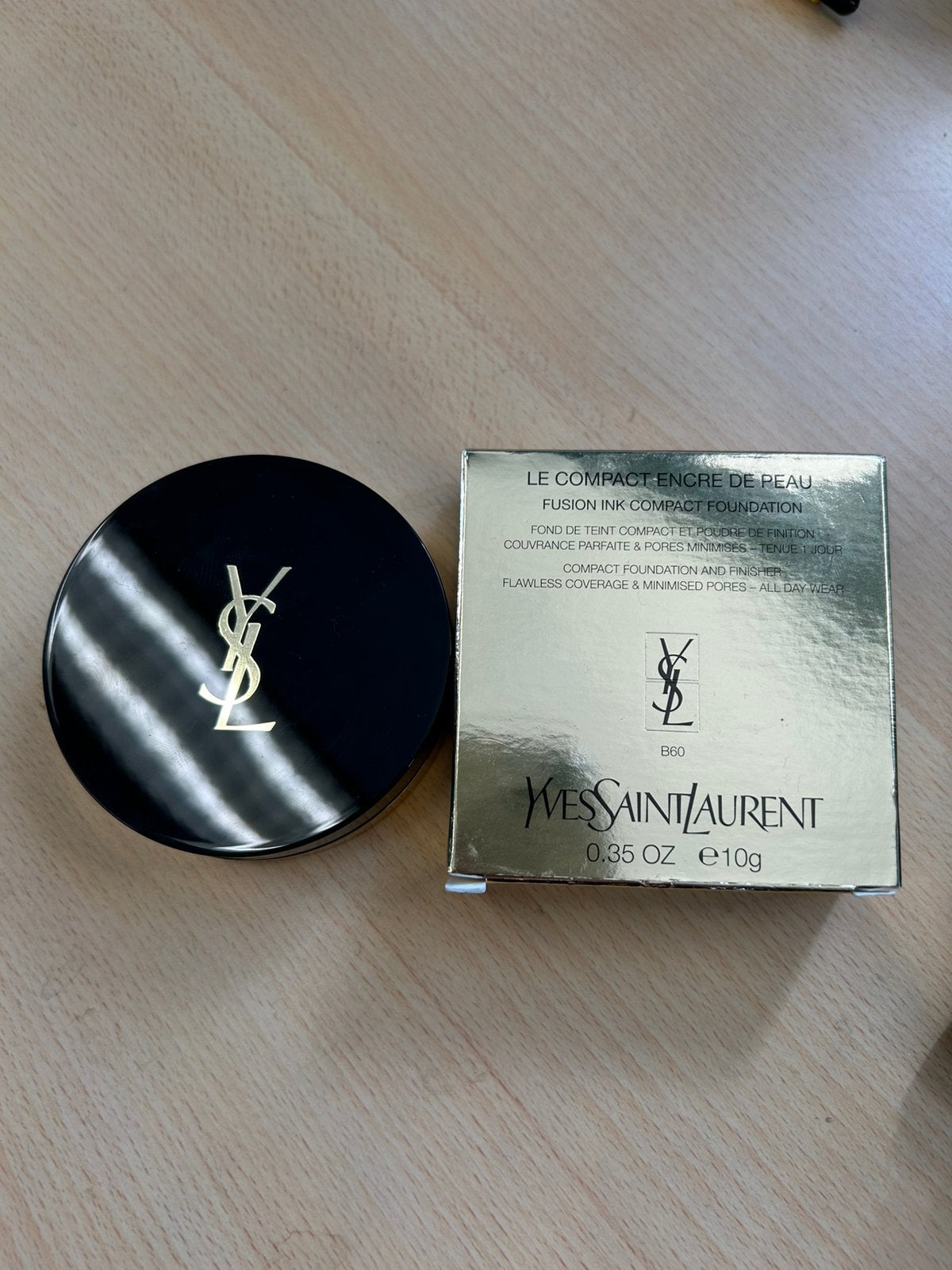 Yves saint laurent fusion ink compact foundation b60 nieuw, Ophalen of Verzenden, Nieuw, Overige materialen