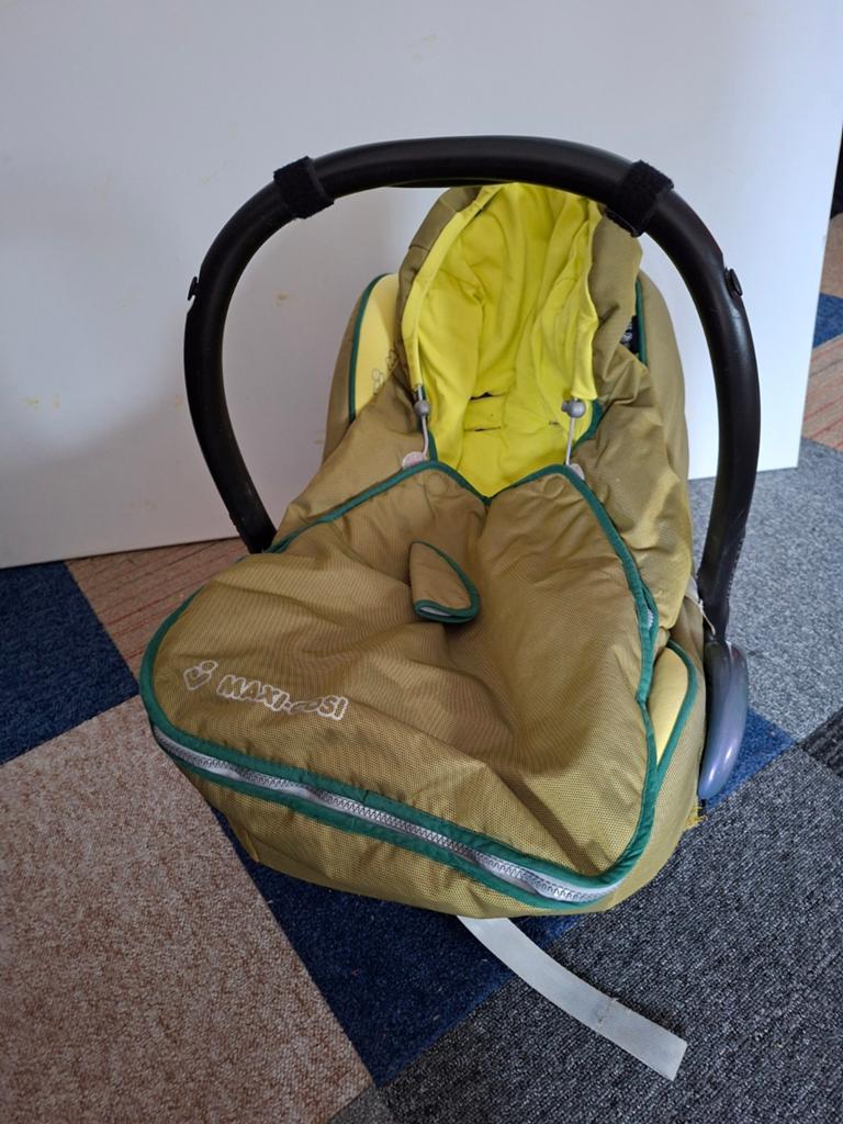 Maxi-Cosi autostoel met voetenzak - Groen/Geel, 0 t/m 13 kg, Maxi-Cosi, Gebruikt, Autogordel