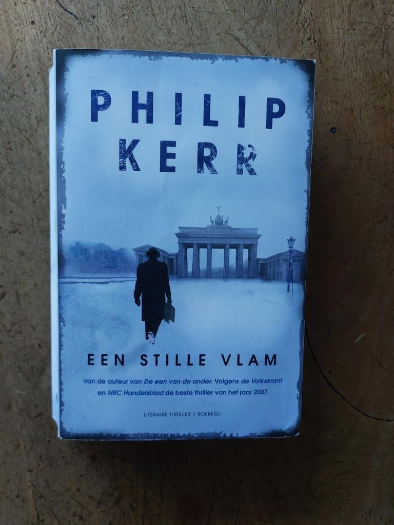 Philip Kerr Een stille vlam, Boeken, Thrillers, Gelezen, Philip Kerr, Ophalen of Verzenden, Nederland