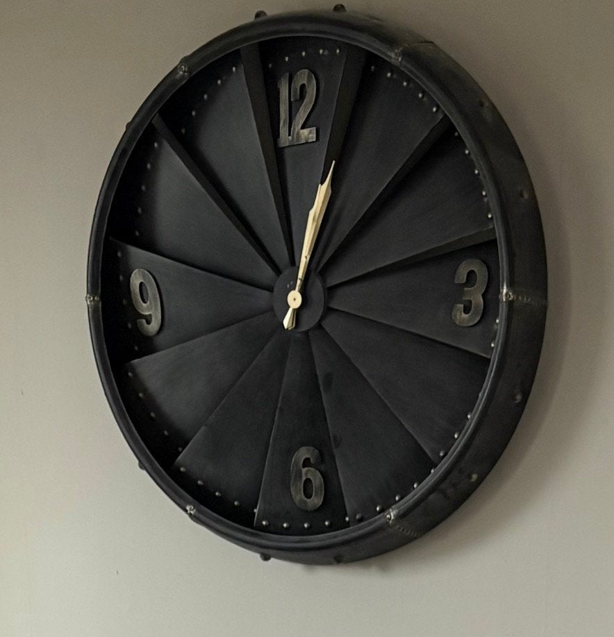 Stoere industriële wandklok Metaal/Zwart turbine-designGroot, Huis en Inrichting, Wandklok, Grijs, Vintage, Analoog