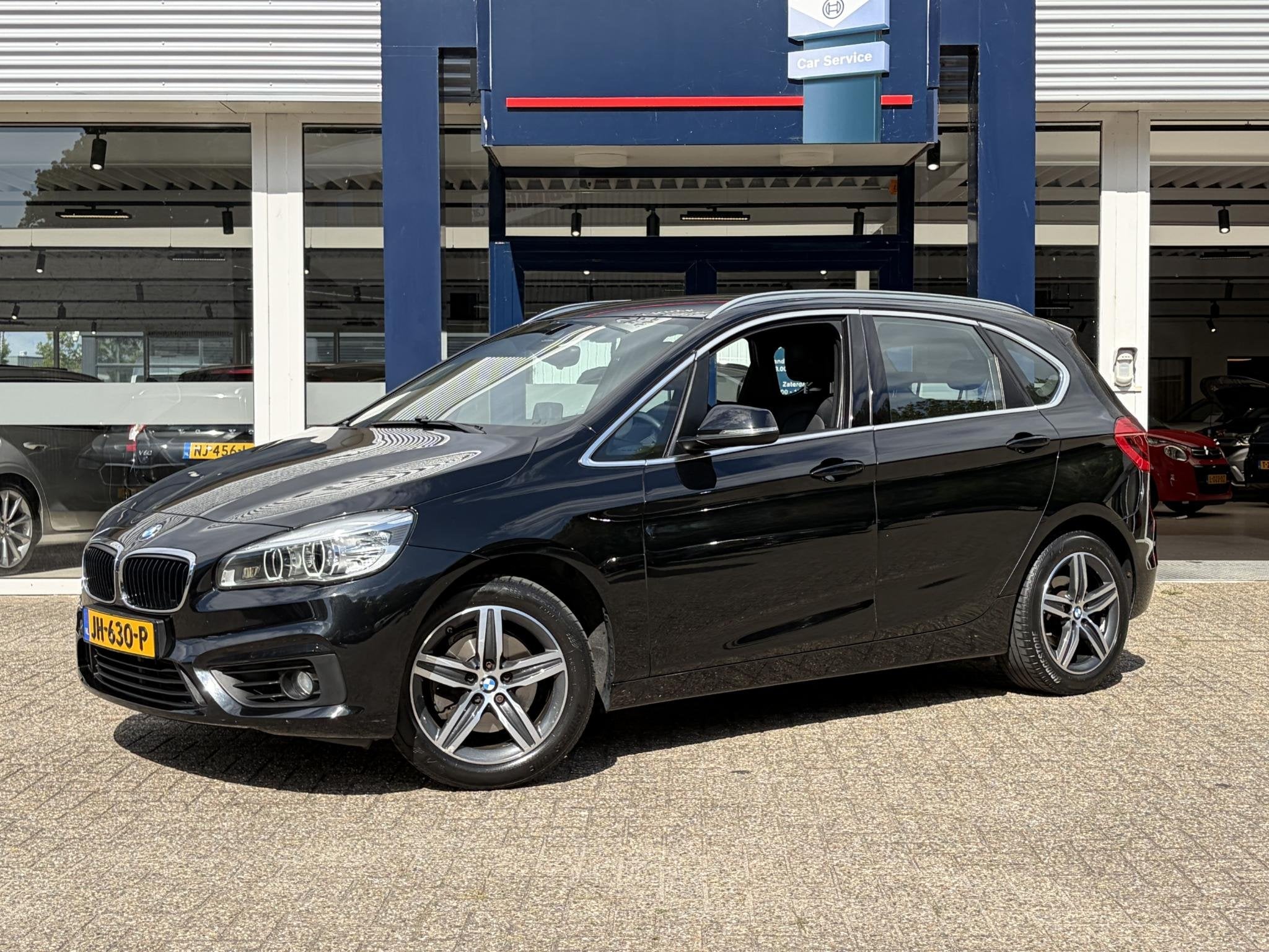 BMW 2-serie Active Tourer 218i Centennial High Executive / A, Auto's, 1345 kg, 136 pk, Gebruikt, Automatische klimaatregeling