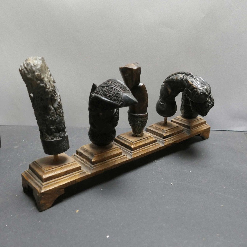 Ploncon Ukiran GX4 Standaard voor 5 Keris grepen kris hilts