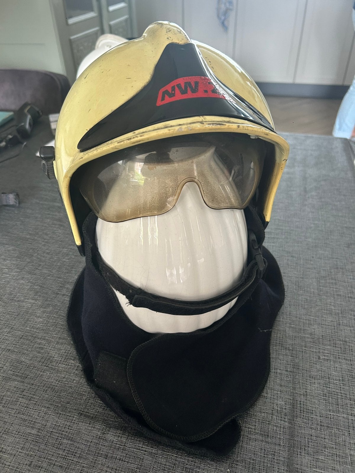 MSA Gallet brandweerhelm met een vizier en nomex nekflap, Ophalen of Verzenden, Met vizier, Gebruikt