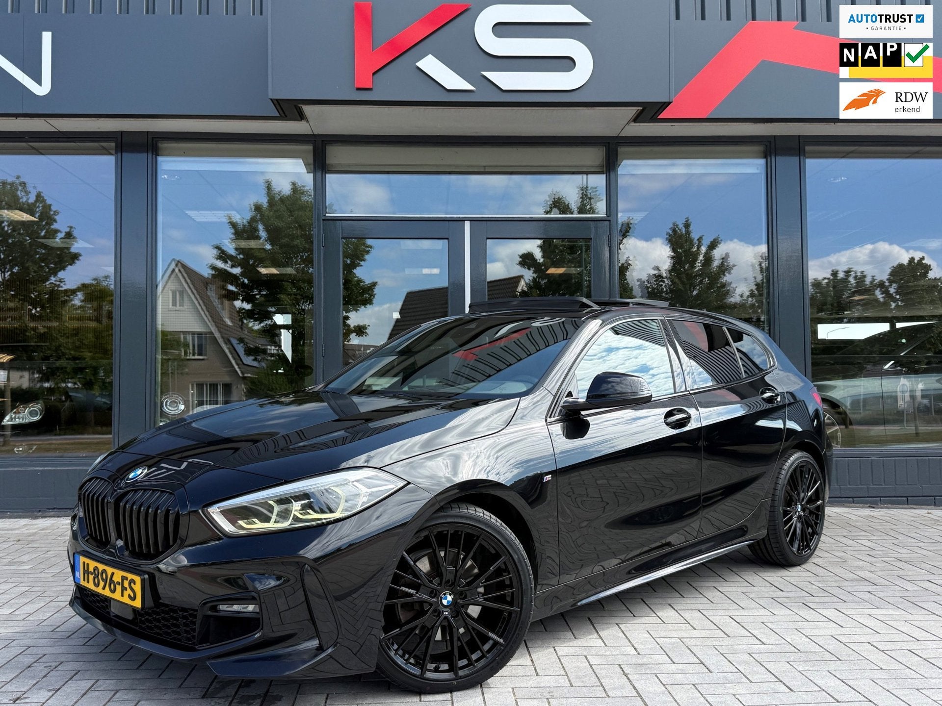 BMW 1-serie 118i Executive M sport Pano M Seats Camera, Gebruikt, Alcantara, Zwart, Origineel Nederlands