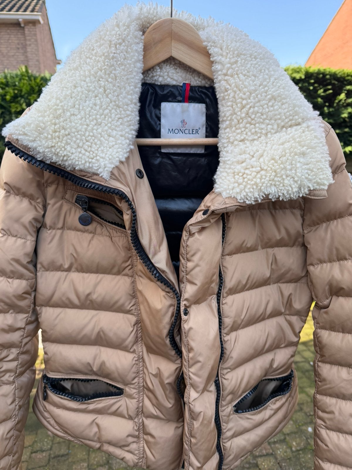 Moncler dames jas origineel, Ophalen of Verzenden, Zo goed als nieuw, Maat 38/40 (M), Beige
