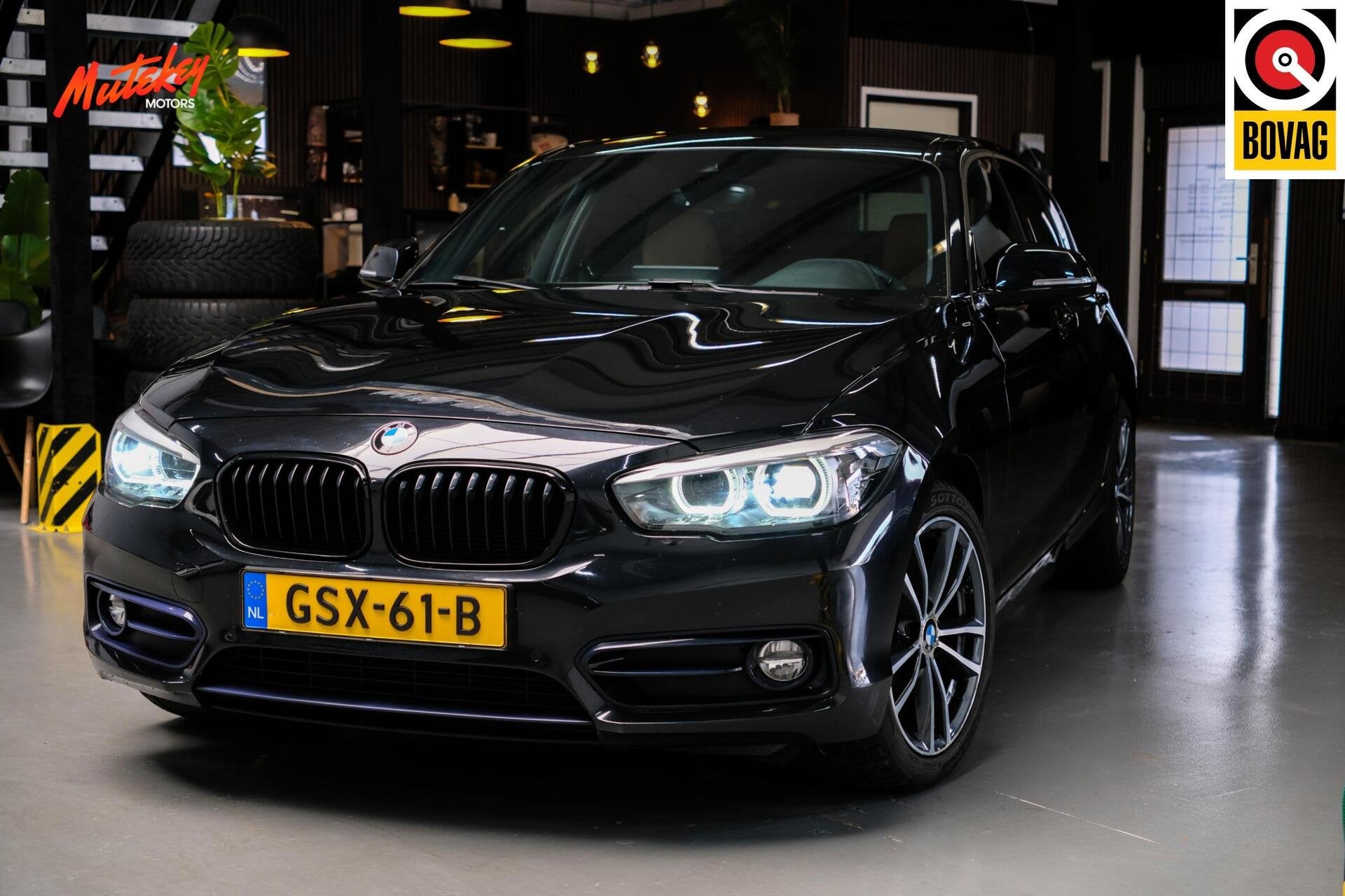 BMW 1-serie 118i Edition Sport Line Shadow | Cognac Leder, Auto's, Gebruikt, Met garantie (alle), Zwart, Leder
