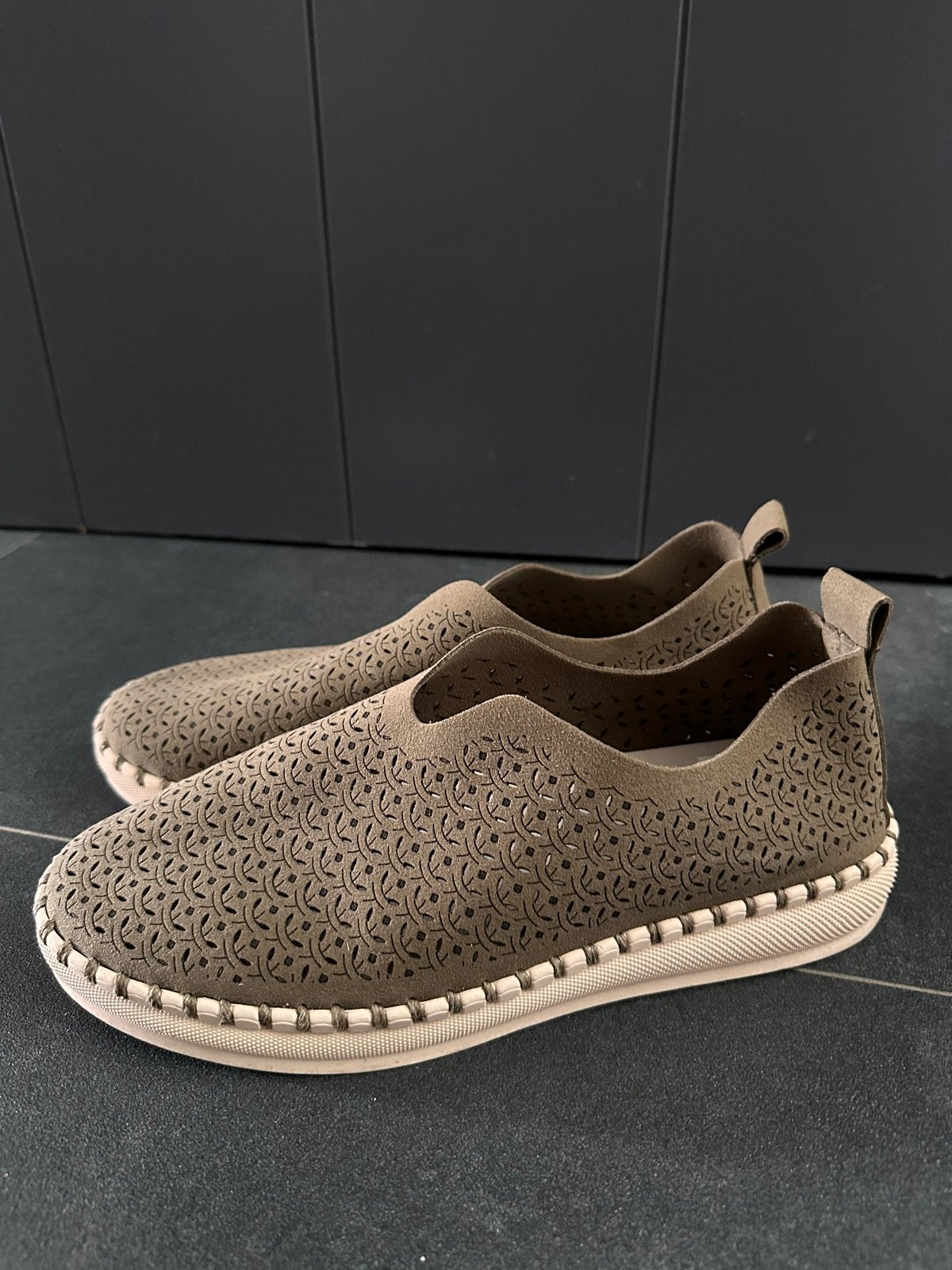 Hush Puppies instappers maat 41, Ophalen of Verzenden, Zo goed als nieuw, Bruin, Instappers