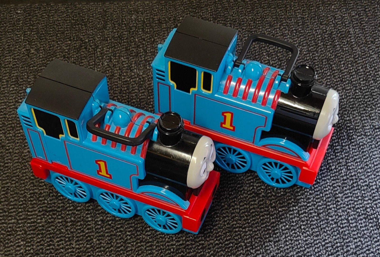 Thomas de Trein opbergkoffers met diverse treintjes, Ophalen of Verzenden, Gebruikt