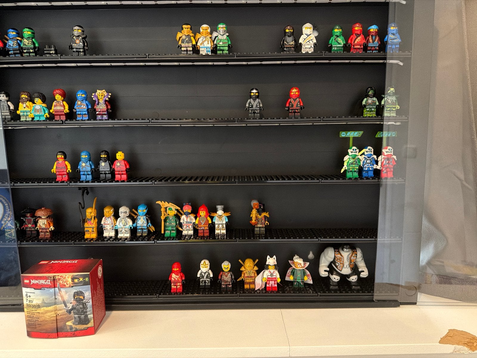 Grote collectie LEGO Ninjago minifiguren met display, Ophalen, Inclusief minifiguren, Lego, Zo goed als nieuw