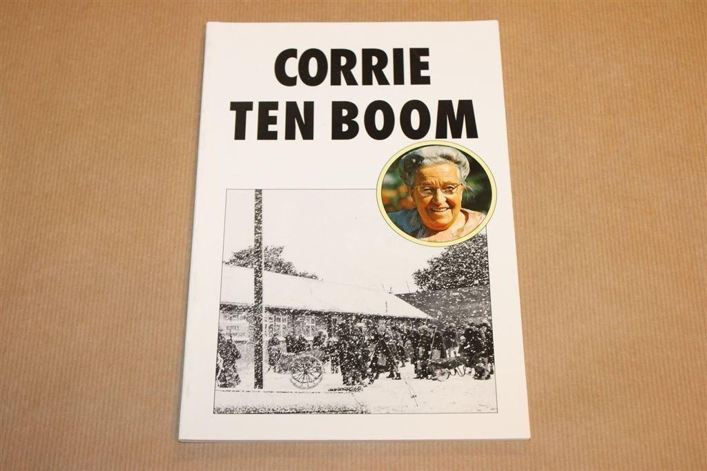 Corrie ten Boom — Levensverhaal Geloof & Oorlog 1993, Ophalen of Verzenden, Gelezen, Politiek